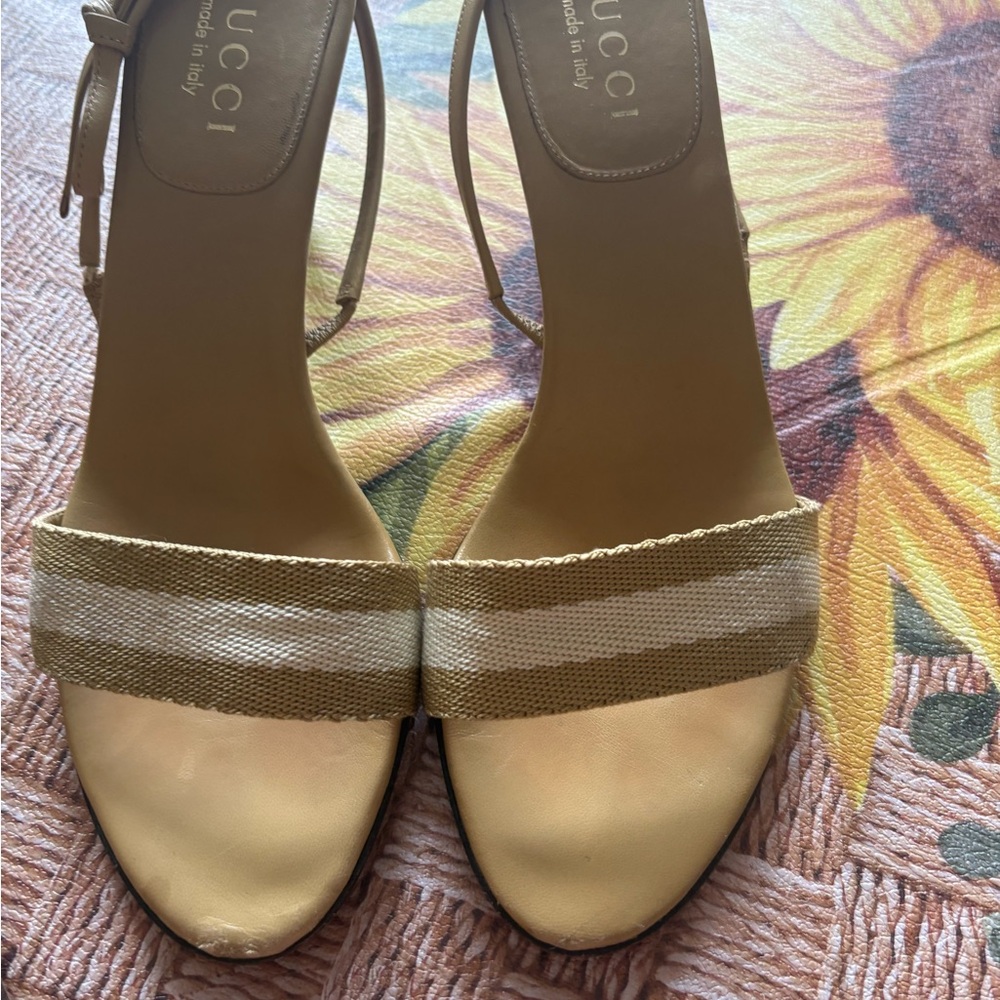 Gucci Women's Beige and Cream Sandals